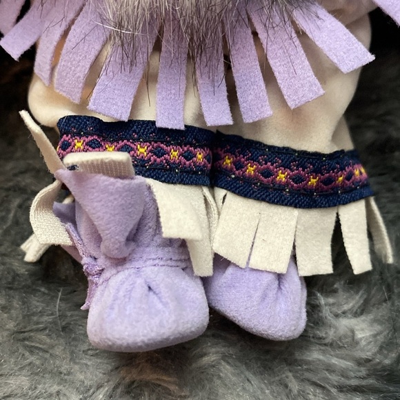 Collectible Kinnex Porcelain Doll - Picture 9 of 16